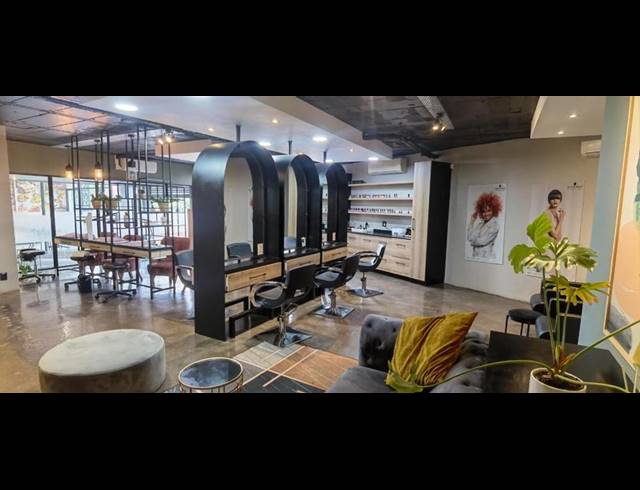 BUSINESS PROPERTY TO RENT IN LYNNWOOD GLEN